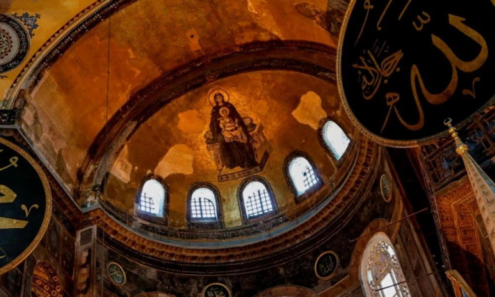 Αγιά Σοφιά: Με κουρτίνες θα καλύπτονται τα ψηφιδωτά